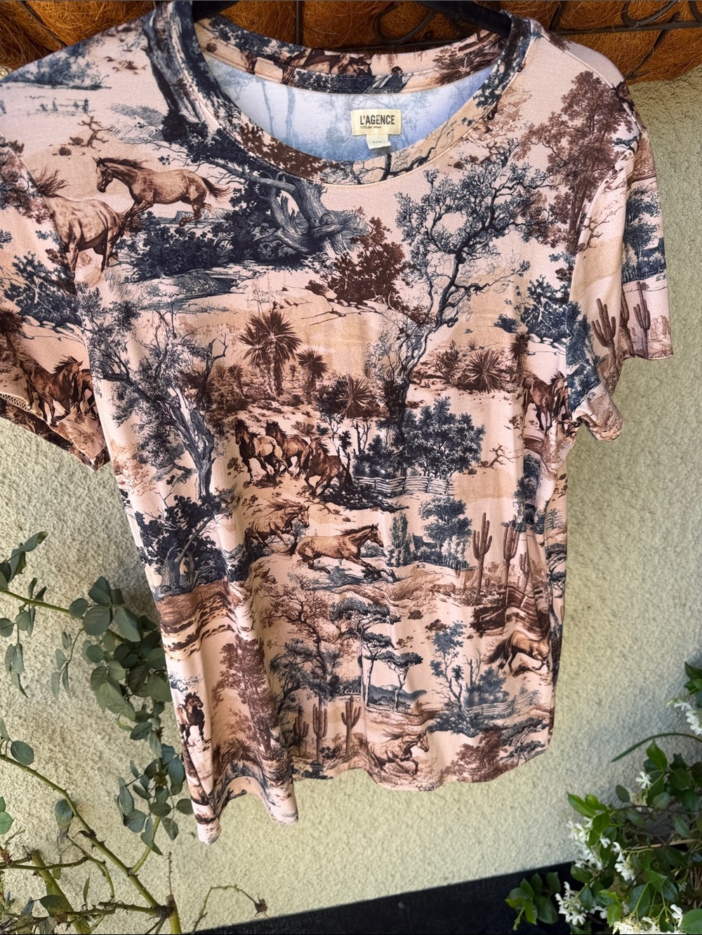 L'AGENCE Brown Desert Horse Print Tee NEW never worn - Picture 3 of 6